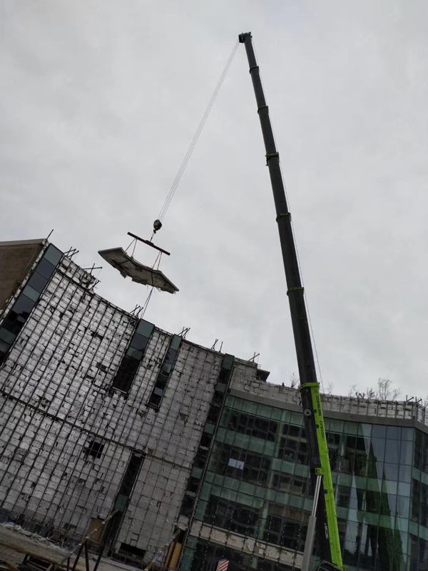 遼寧營口鲅魚圈魔法溫泉懸空透明泳池建設施工二，瑞地格樂亞克力游泳池