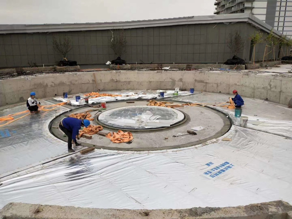 遼寧營口鲅魚圈魔法溫泉懸空透明泳池建設施工四，瑞地格樂亞克力游泳池
